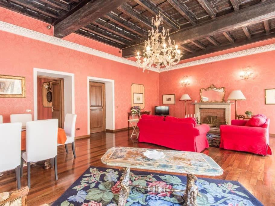 Luxury Spanish Steps Apartment Rom